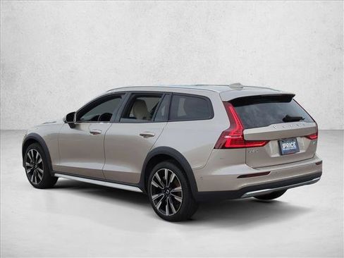 Used 2024 Volvo V60 B5 Cross Country Ultimate w/ Protection Package Premier AWD/4WD image 8