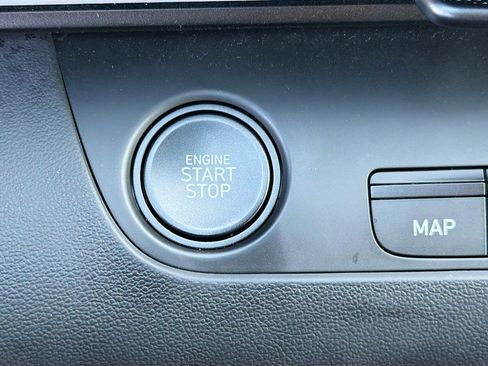 Used 2025 Hyundai Elantra SEL image 34