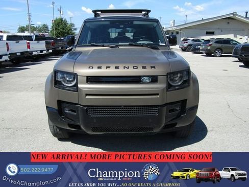Used 2024 Land Rover Defender 110 X-Dynamic SE AWD/4WD image 2