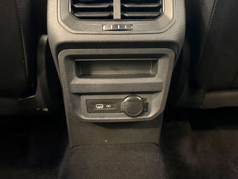 Used 2022 Volkswagen Tiguan SE w/ Panoramic Sunroof Package FWD image 37