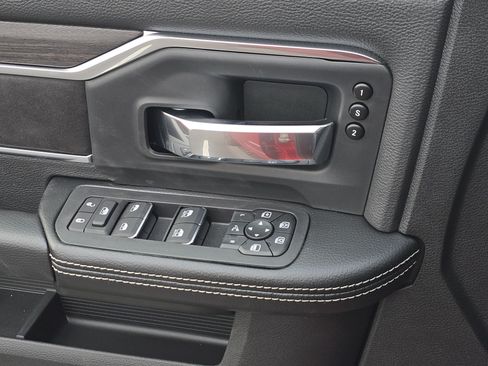 New 2026 RAM 2500 Laramie AWD/4WD image 30