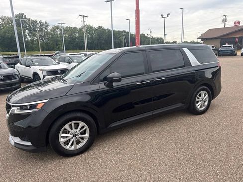 Used 2022 Kia Carnival LX FWD image 3