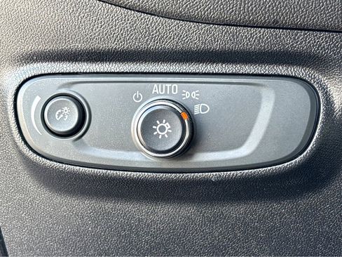 Used 2019 Chevrolet Equinox LT image 6