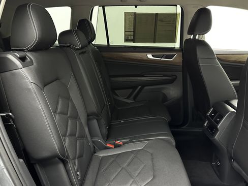 Used 2026 Volkswagen Atlas SE image 33