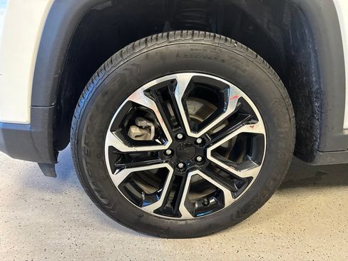 Used 2024 Jeep Compass Limited AWD/4WD image 2