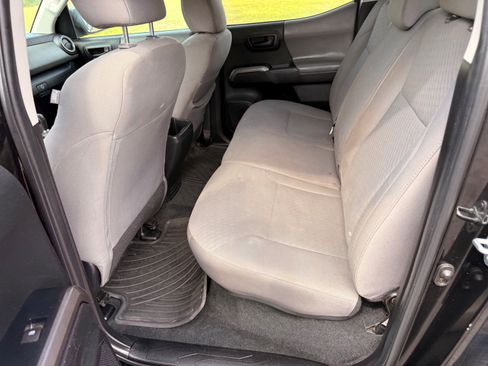 Used 2022 Toyota Tacoma SR5 RWD image 12