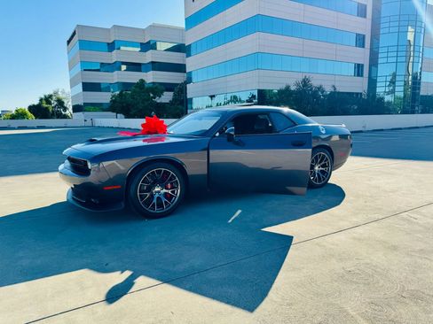 Used 2016 Dodge Challenger SRT w/ Technology Group image 55