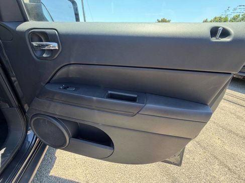 Used 2014 Jeep Patriot Latitude AWD/4WD image 37