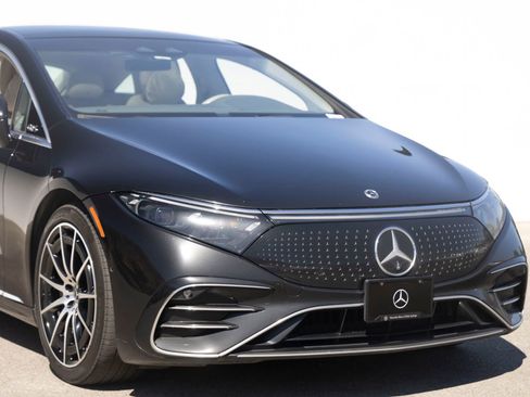 Used 2023 Mercedes-Benz EQS 580 4MATIC Sedan image 3