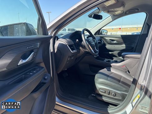 Used 2024 GMC Terrain SLT image 8