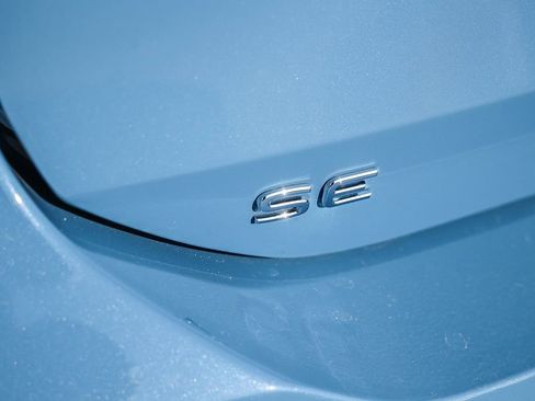 New 2025 Volkswagen Tiguan SE image 10