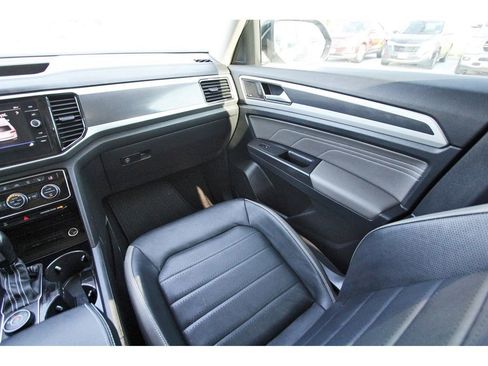 Used 2022 Volkswagen Atlas SEL Premium image 14