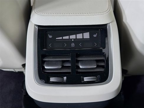 Used 2025 Volvo XC90 B6 Plus w/ Protection Package Premier AWD/4WD image 27
