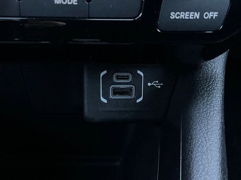 Used 2025 Jeep Compass Latitude image 25