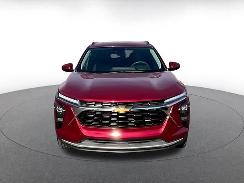 Used 2025 Chevrolet Trax LT image 3