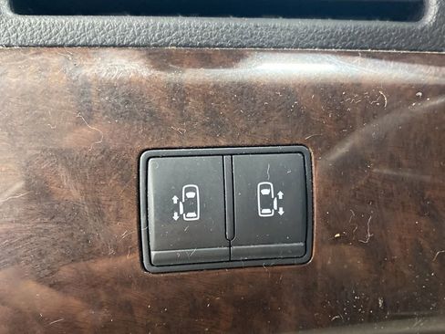 Used 2015 Nissan Quest SV image 12