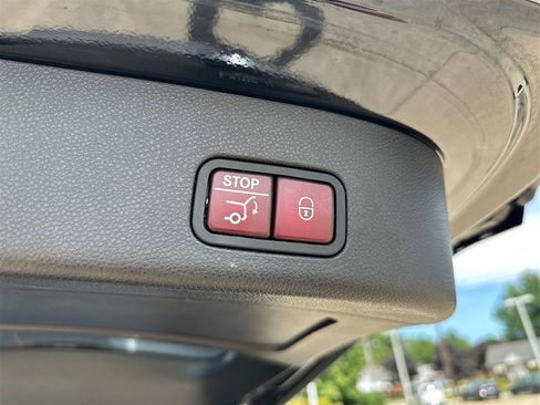 Used 2017 Mercedes-Benz GLS 450 4MATIC image 31