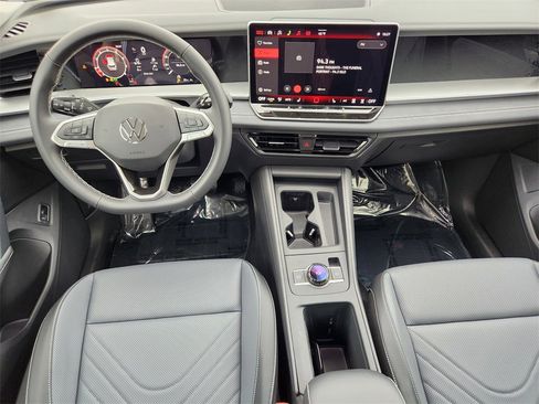 New 2026 Volkswagen Tiguan SE image 15