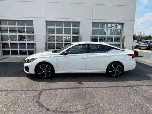 Used 2024 Nissan Altima 2.5 SR FWD image 3