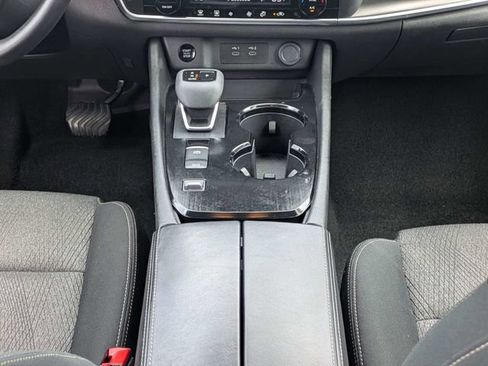 Used 2024 Nissan Rogue SV FWD image 20