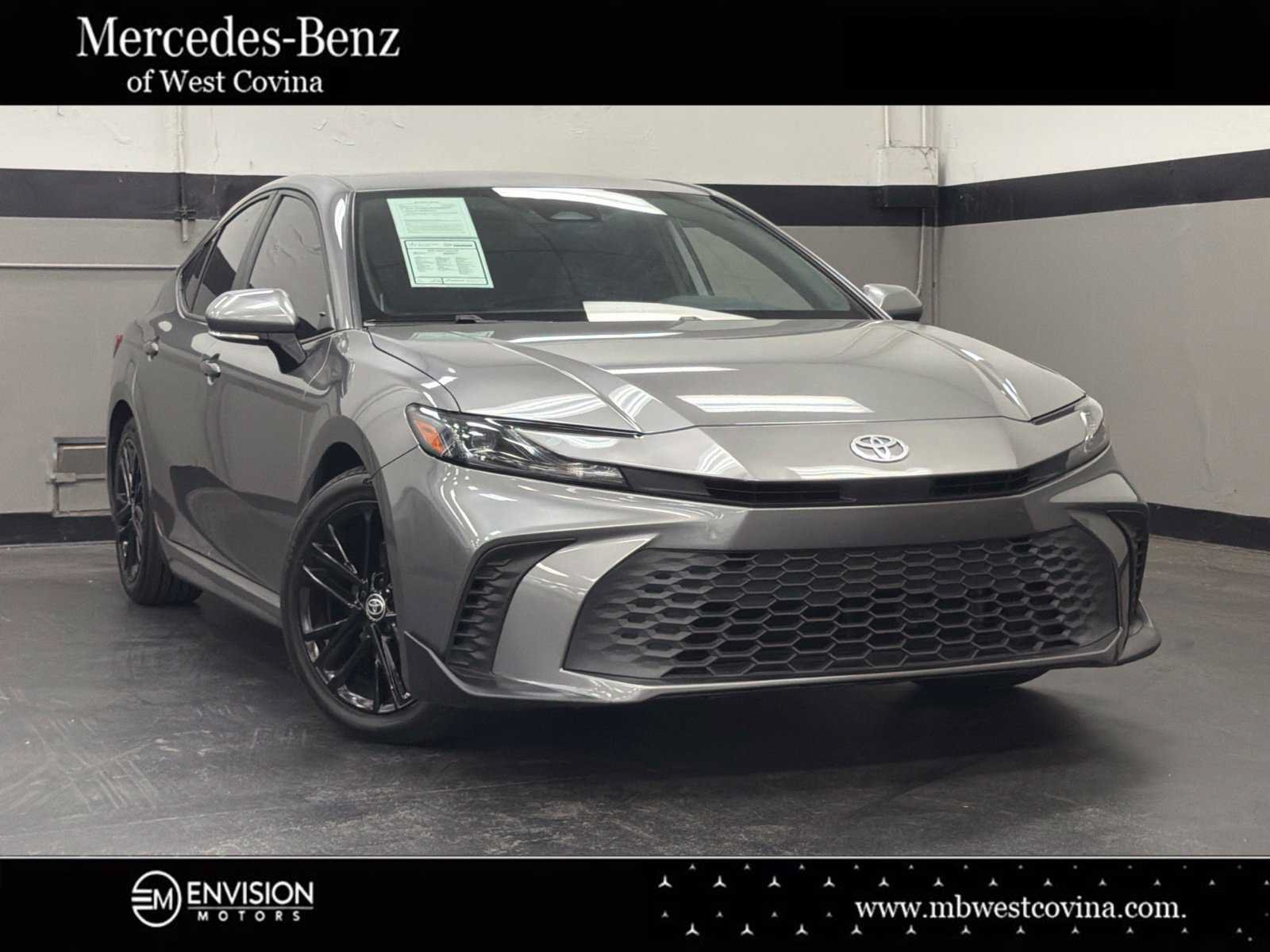 Used 2025 Toyota Camry SE FWD image 2