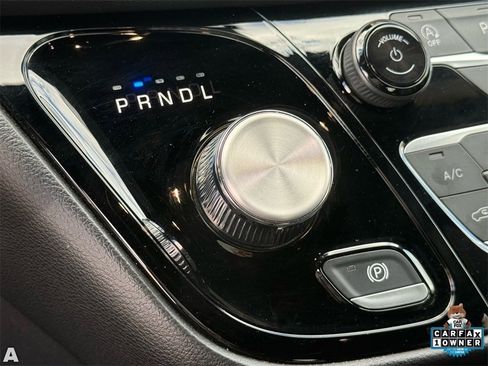Certified 2025 Chrysler Pacifica Select image 24