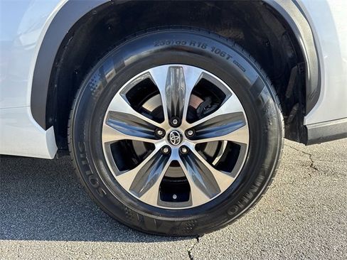 Used 2023 Toyota Highlander XLE image 20