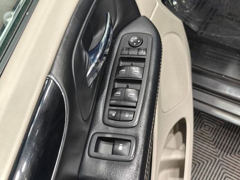 Used 2020 Dodge Grand Caravan SXT image 40