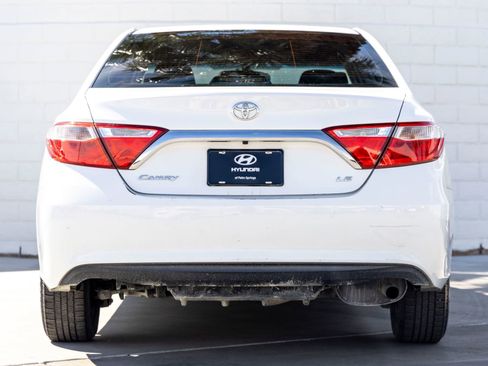 Used 2015 Toyota Camry LE image 9
