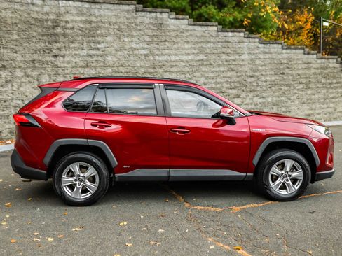 Certified 2020 Toyota RAV4 LE image 3