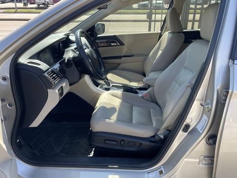 Used 2017 Honda Accord EX-L image 12