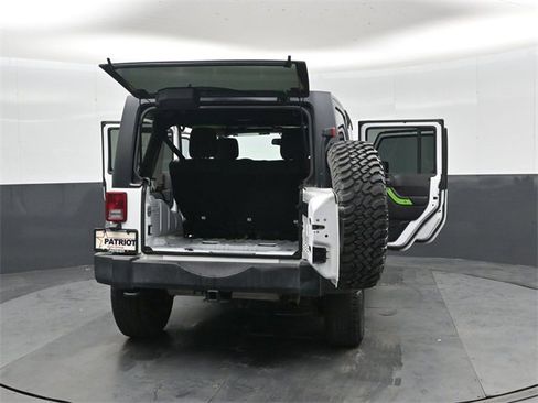 Used 2017 Jeep Wrangler Unlimited Rubicon image 48