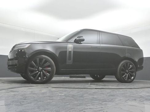 Used 2025 Land Rover Range Rover SV AWD/4WD image 40