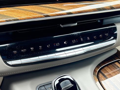 Used 2023 Cadillac Escalade ESV Sport Platinum w/ LPO, ONYX Package image 36