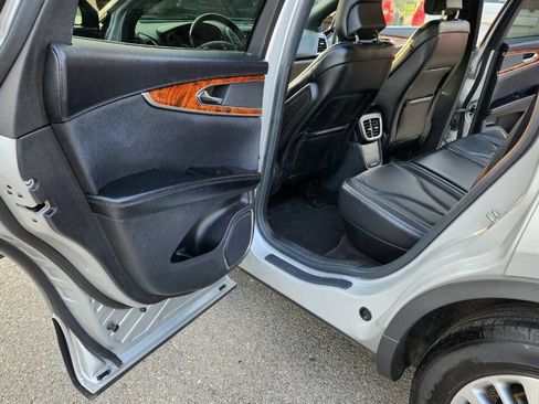 Used 2016 Lincoln MKX Select w/ Select Plus Package AWD/4WD image 28