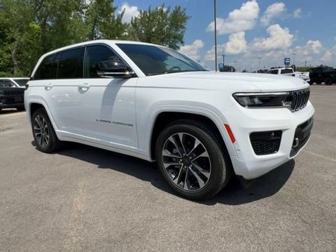 Used 2025 Jeep Grand Cherokee Overland w/ Adv Protech Group III AWD/4WD image 2