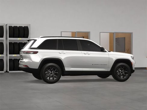 New 2025 Jeep Grand Cherokee Altitude image 6