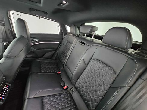 Used 2022 Audi e-tron S Prestige image 17