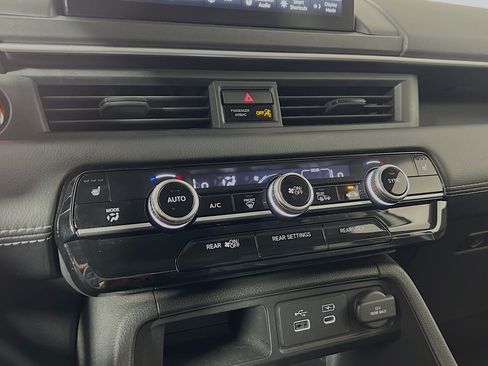 Used 2023 Honda Pilot Touring image 17