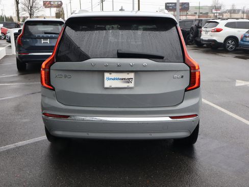 Used 2025 Volvo XC90 B6 Plus image 9