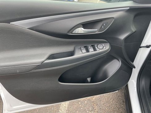 Used 2025 Buick Envista Preferred FWD image 18