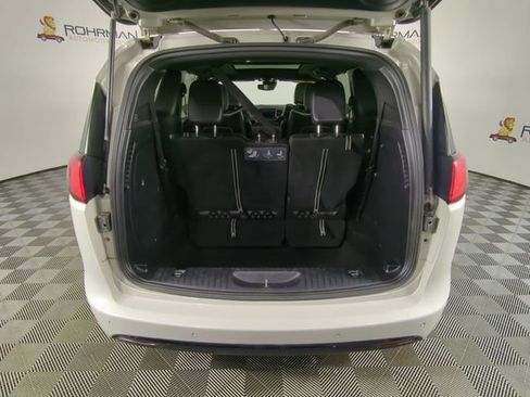 Used 2020 Chrysler Pacifica Limited w/ Advanced Safetytec Group image 39