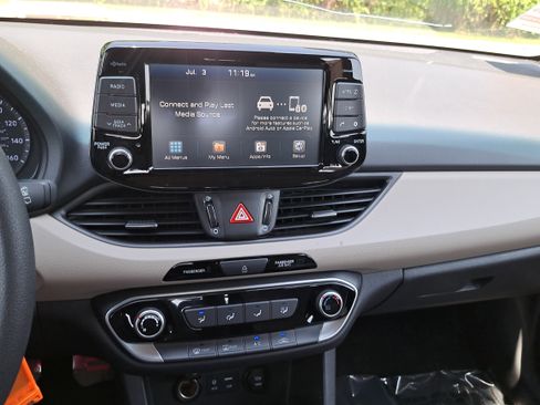 Used 2018 Hyundai Elantra GT FWD image 19