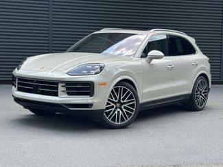 Certified 2025 Porsche Cayenne E-Hybrid AWD/4WD video 1