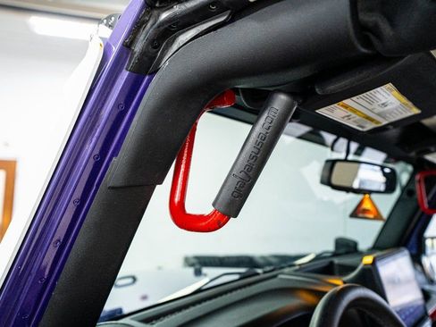 Used 2018 Jeep Wrangler Unlimited Sahara image 37