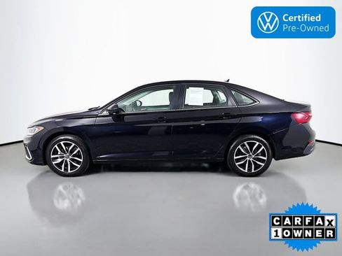 Used 2025 Volkswagen Jetta SE FWD image 4