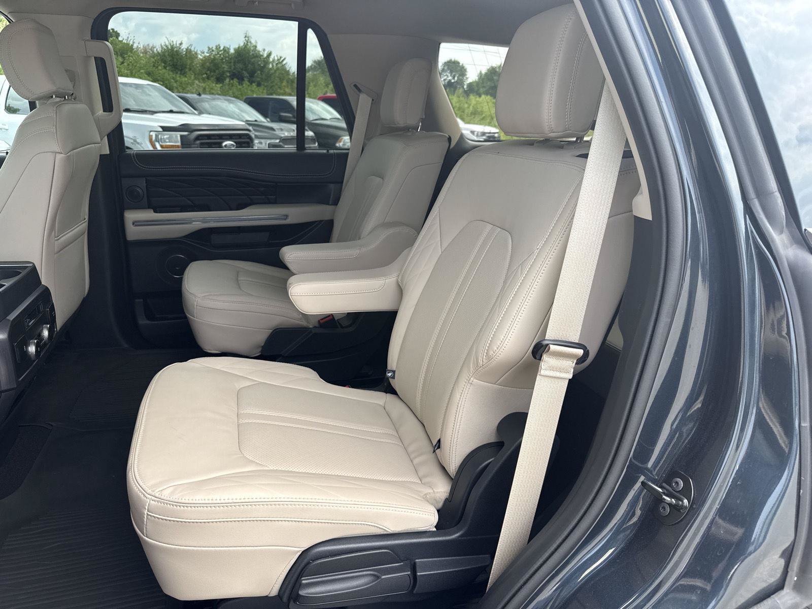 Used 2024 Ford Expedition Platinum AWD/4WD image 15