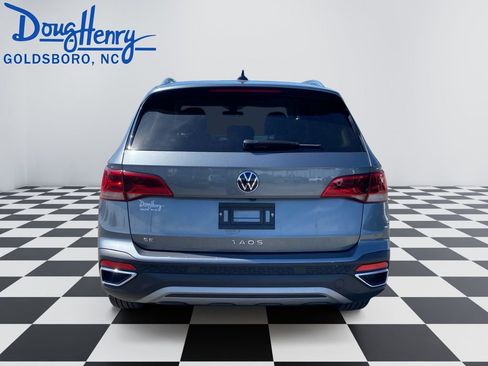 Used 2024 Volkswagen Taos SE FWD image 4