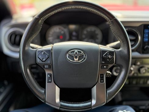 Used 2019 Toyota Tacoma TRD Sport w/ Technology Package AWD/4WD image 8