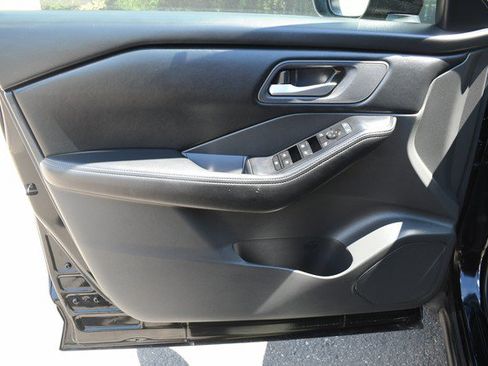 Used 2026 Nissan Rogue SV AWD/4WD image 13